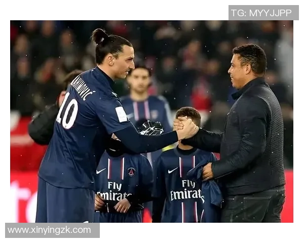 两代足球巨星并肩对比展现时代风貌与传承精神